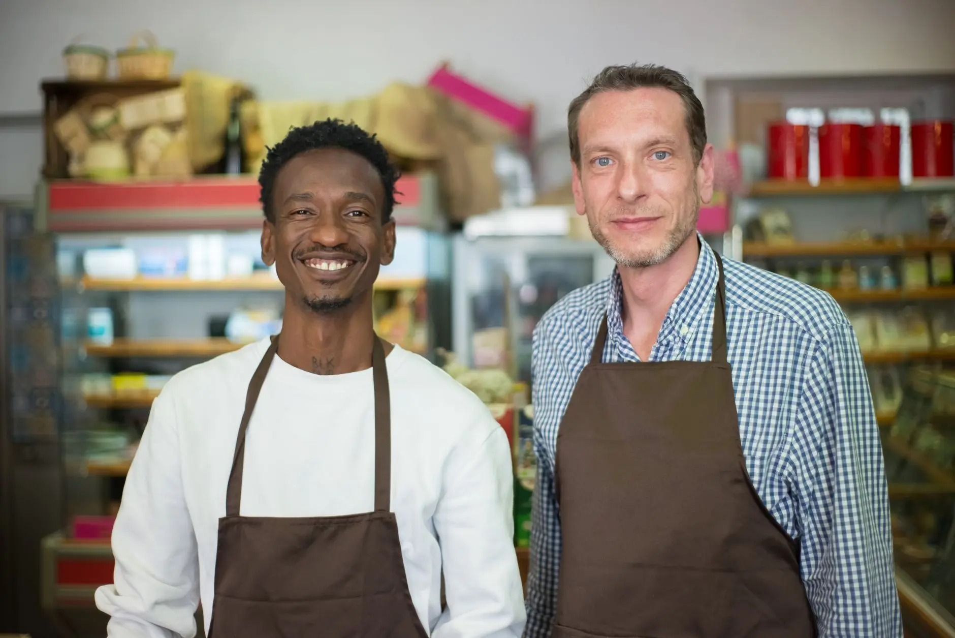 农业温室大棚骨架材质对比及使用寿命评估